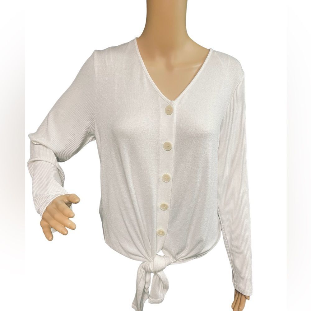 Vince Camuto cream long sleeve light weight sweater